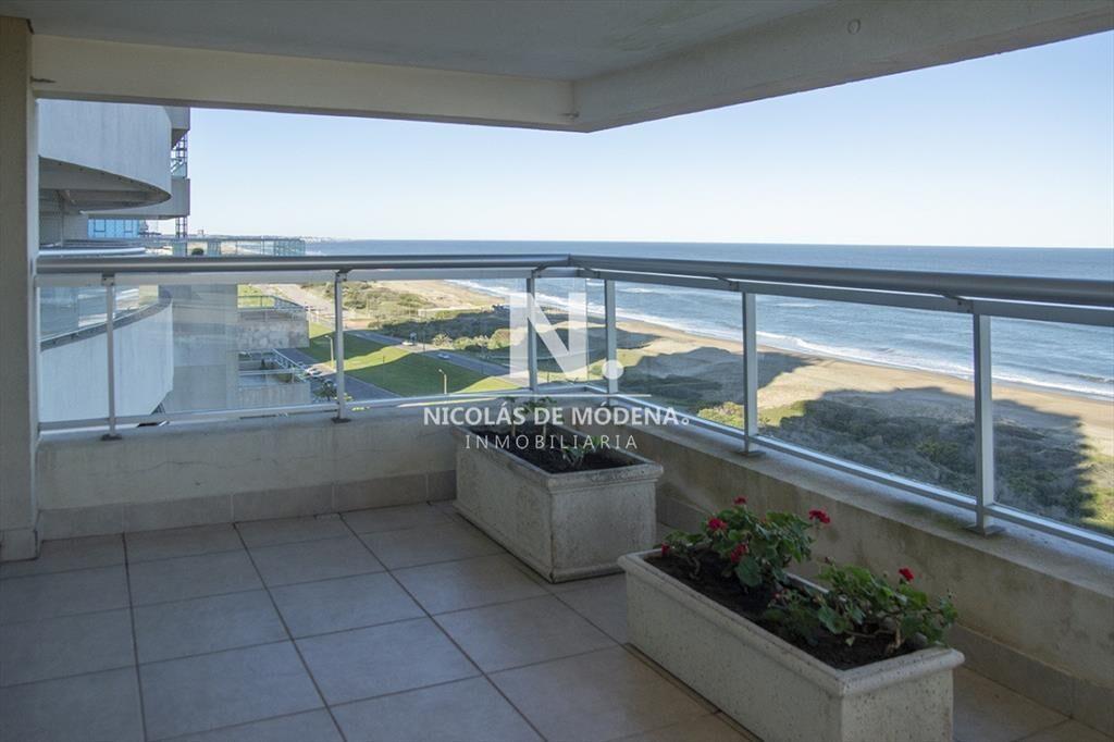 Apartamento de 3 dormitorios en Torre Lobos frente al Mar,