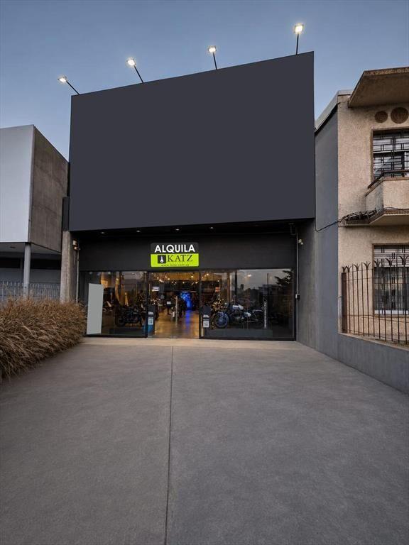 Av Italia proximo Comercio, zona de outlets, 8,5 mts de fre