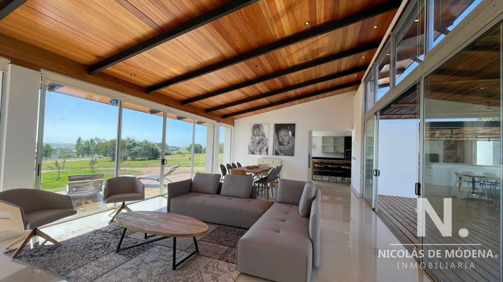 CASA EN VENTA - Pueblo Mio, 4 dormitorios, Manantiales