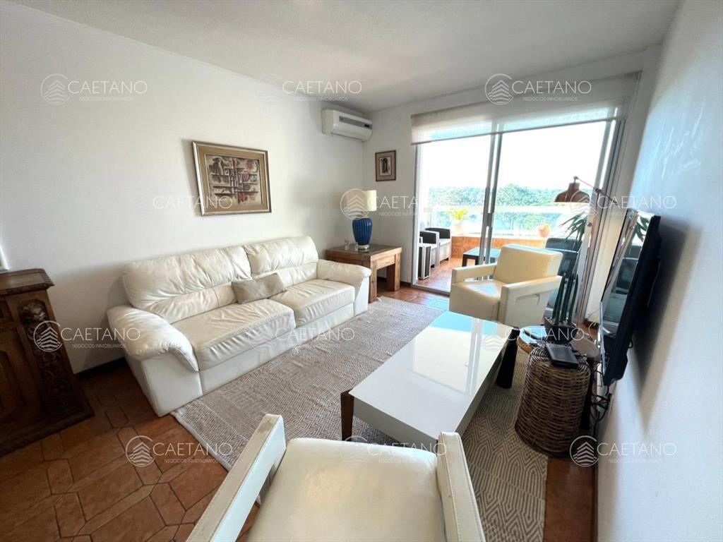 apartamento en venta zona shopping punta, 2 y
