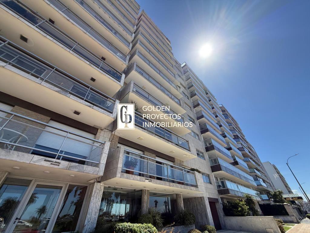 Penthouse en venta de dos dormitorios en Rambla