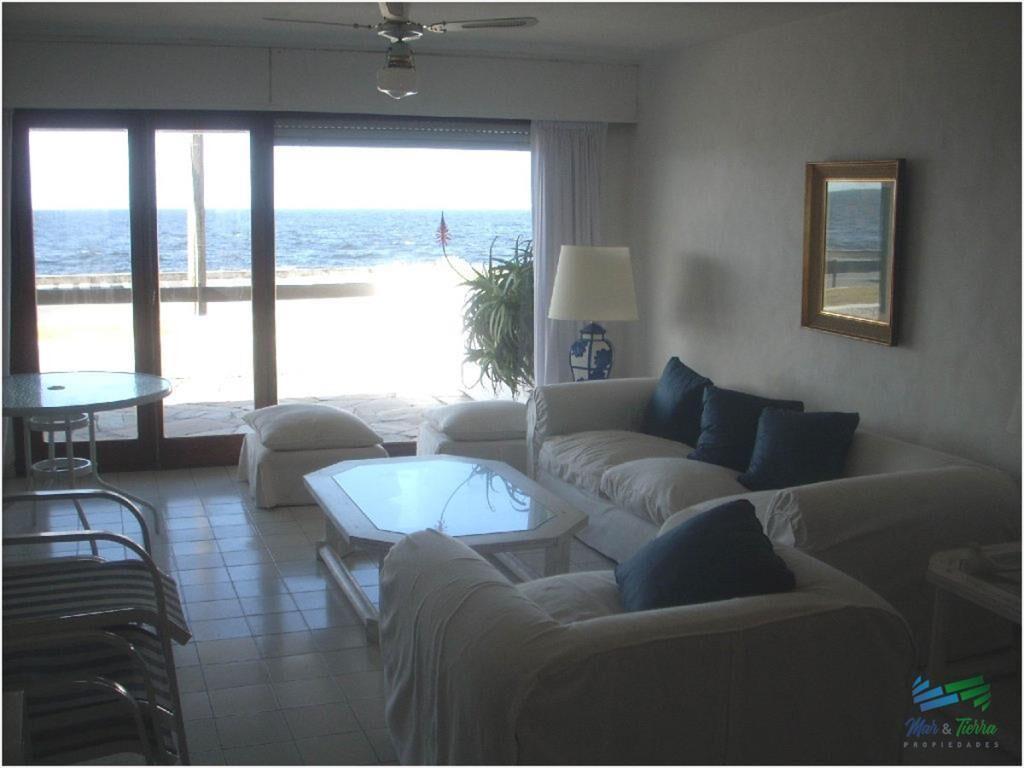 Apartamento de 3 dormitorios frente al mar en y