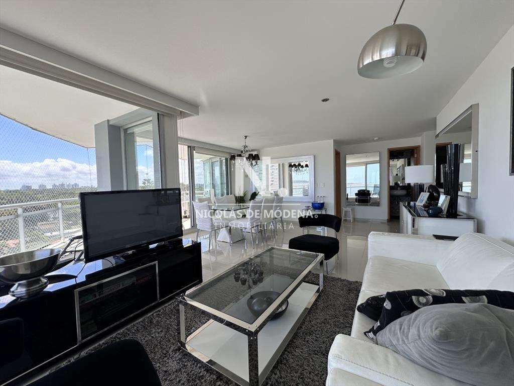 Vende Apartamento de 3 dormitorios en Sunrise del