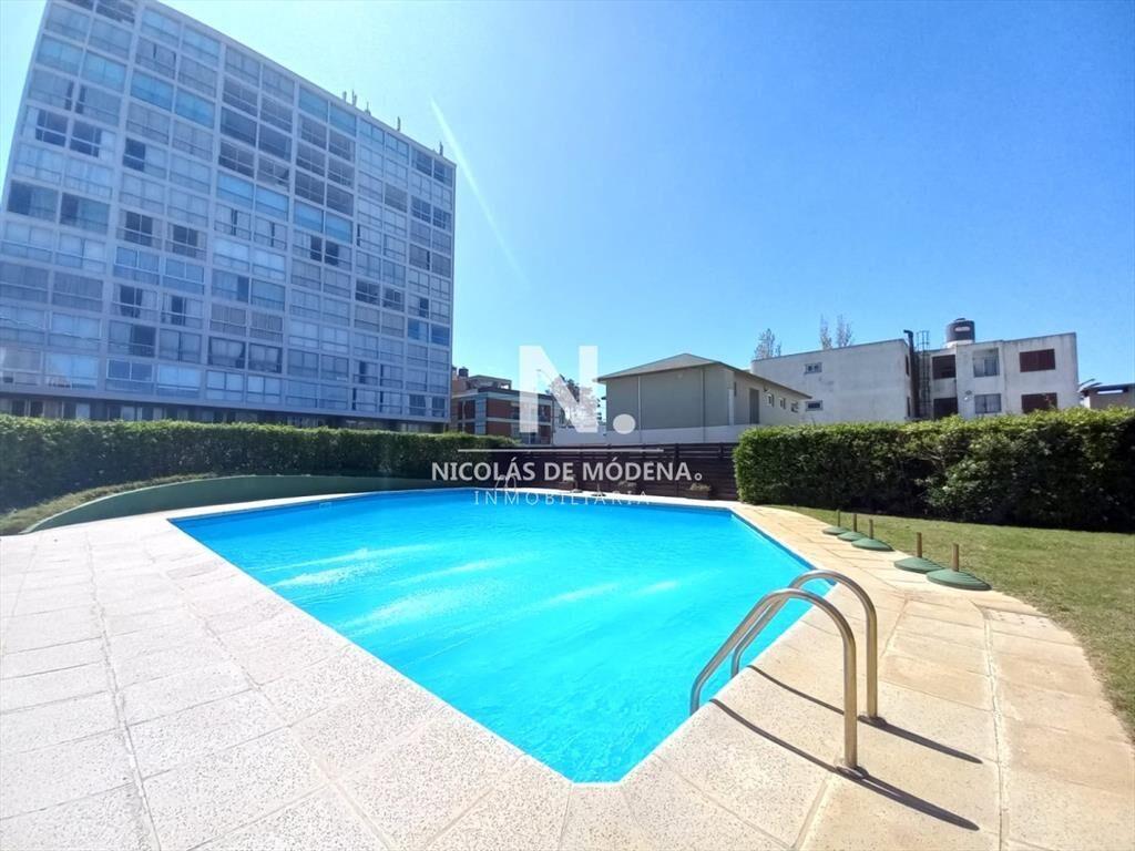 Apartamento en primera fila de Playa Mansa, con 3