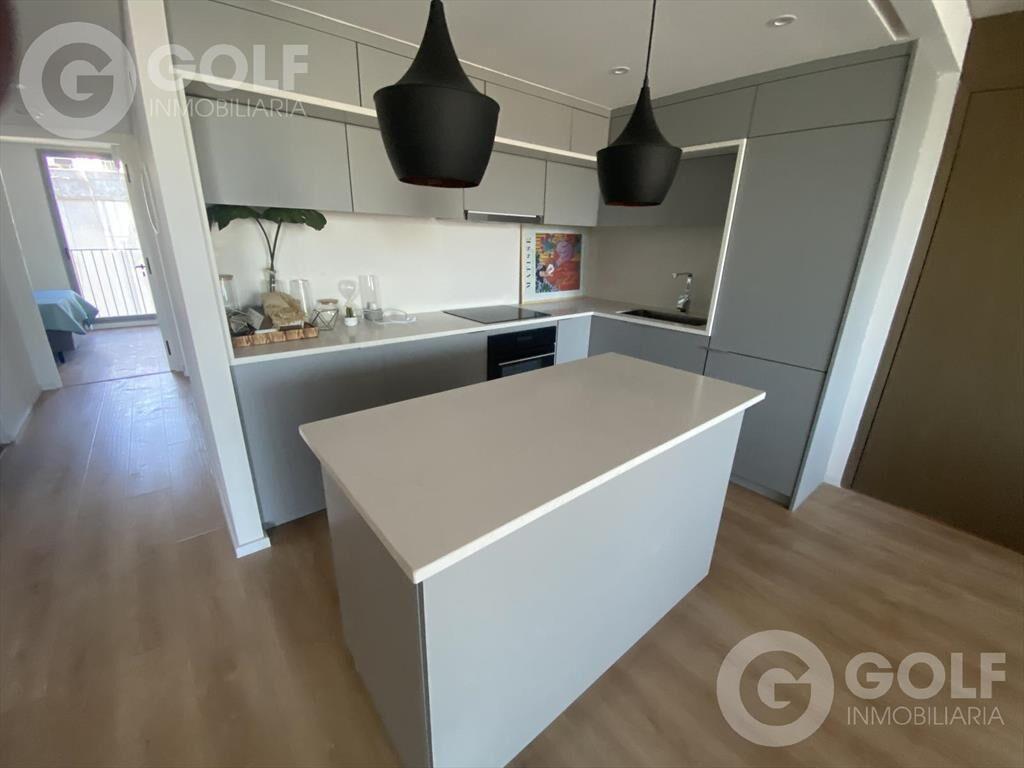Venta de apartamento de 3 dormitorios con balcón con renta