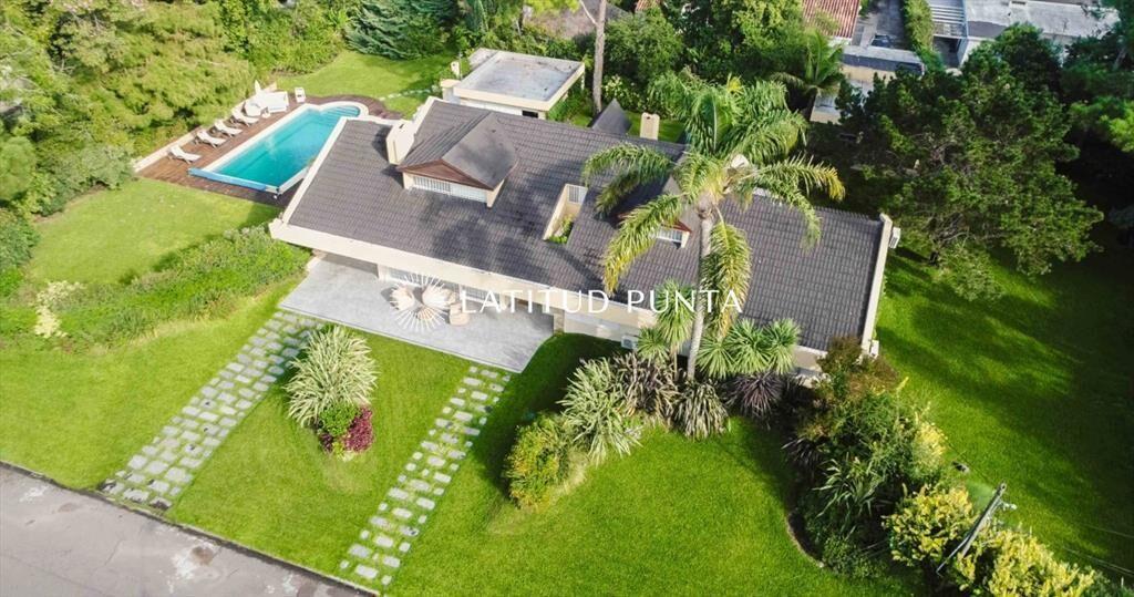 Casa en playa Mansa, 6 dormitorios mÃ¡s