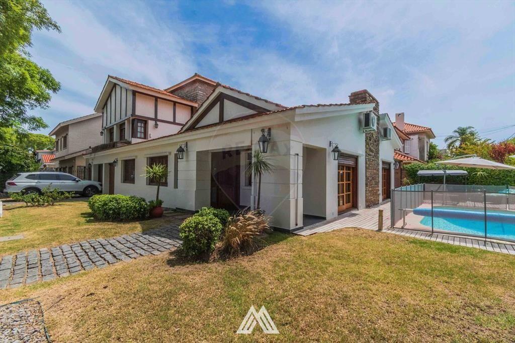 VENTA CASA CARRASCO SUR 4 DORM PISCINA PROX RBLA