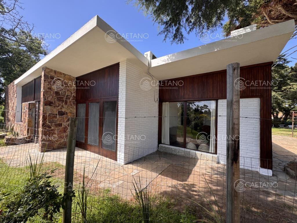 Venta casa 7 dormitorios, Cantegril, Punta del
