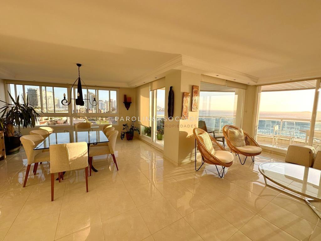 Apartamento en venta de 3 dormitorios en Tower,