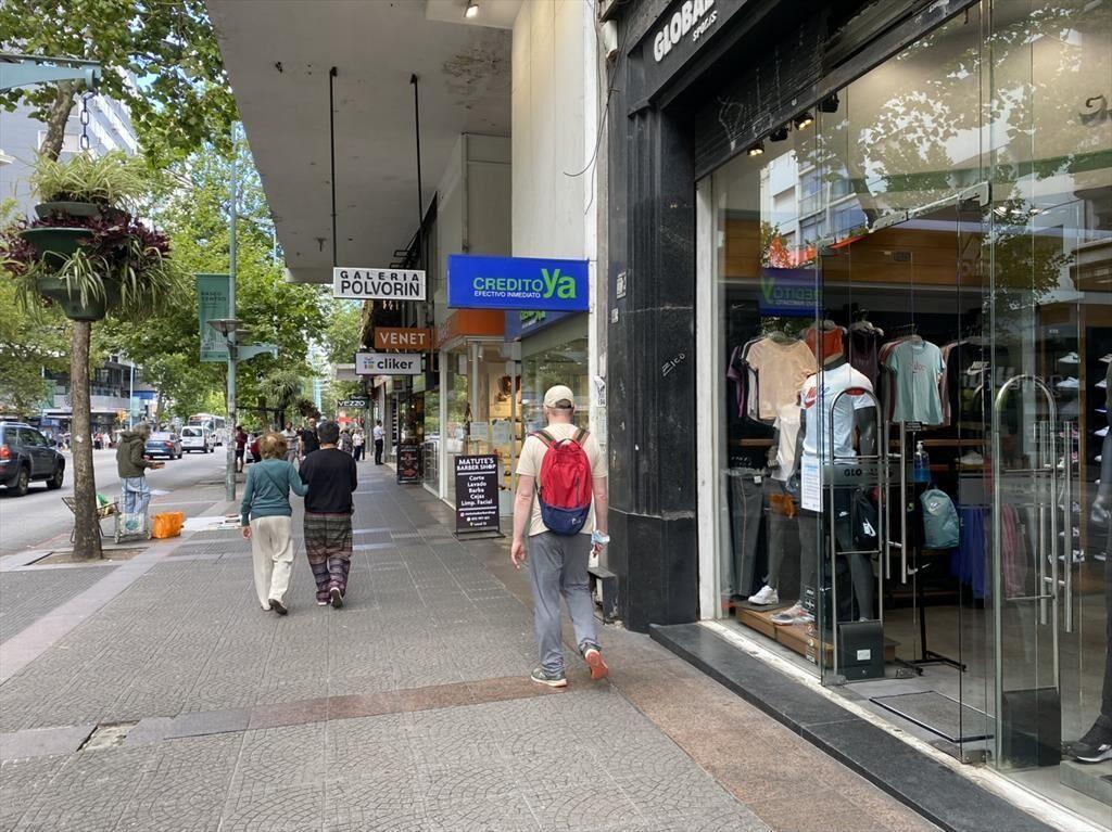 Venta  LOCAL COMERCIAL 18 DE JULIO ENTRE RIO NEGRO Y PARAGU