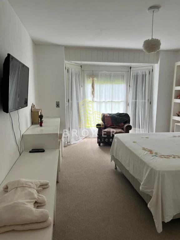 Excelente casa en venta en Barrio Lugano