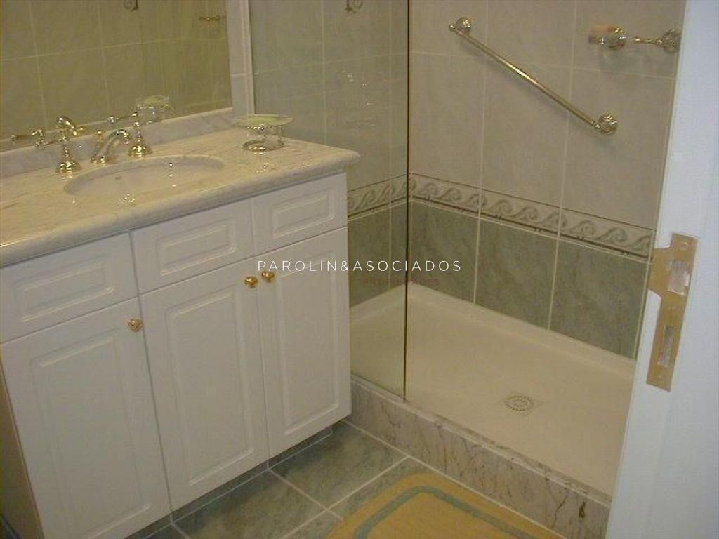 Apartamento de 3 dormitorios en Coral Tower, del