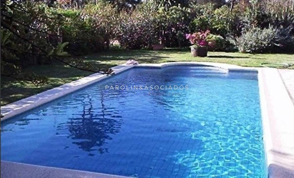 CASA EN VENTA DE 4 DORMITORIOS EN LA BARRA