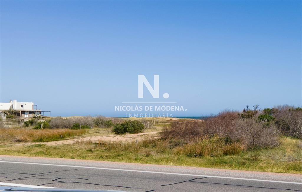 Vende amplio terreno en Santa Monica