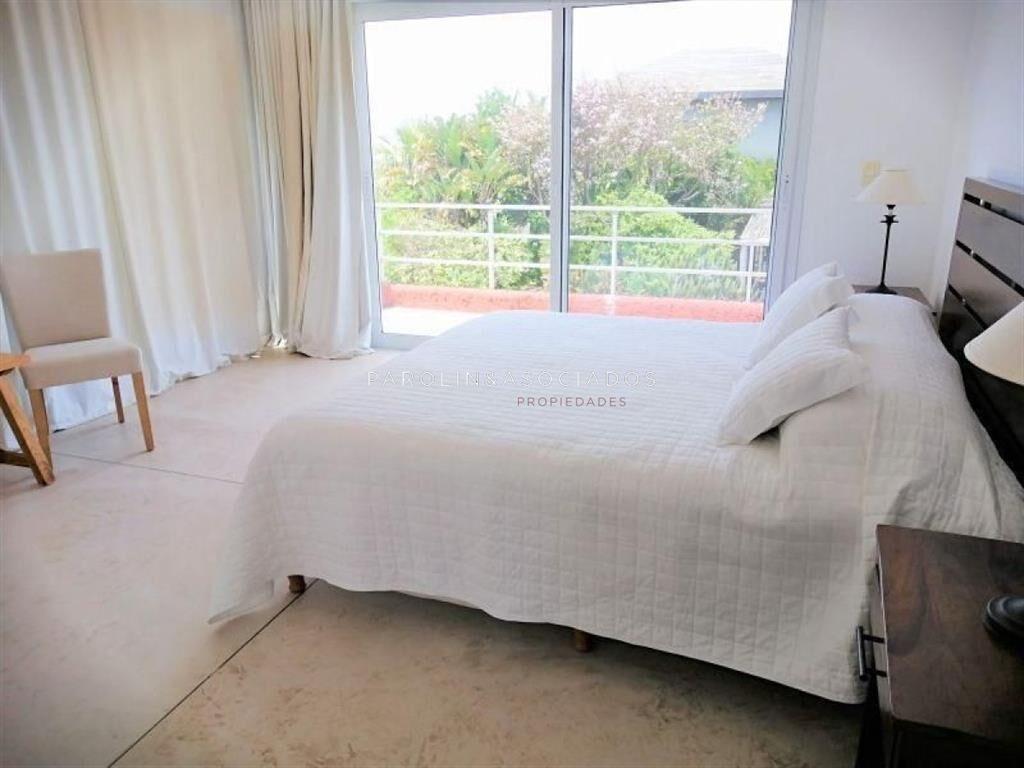 Casa de 5 dormitorios en venta en Manantiales,