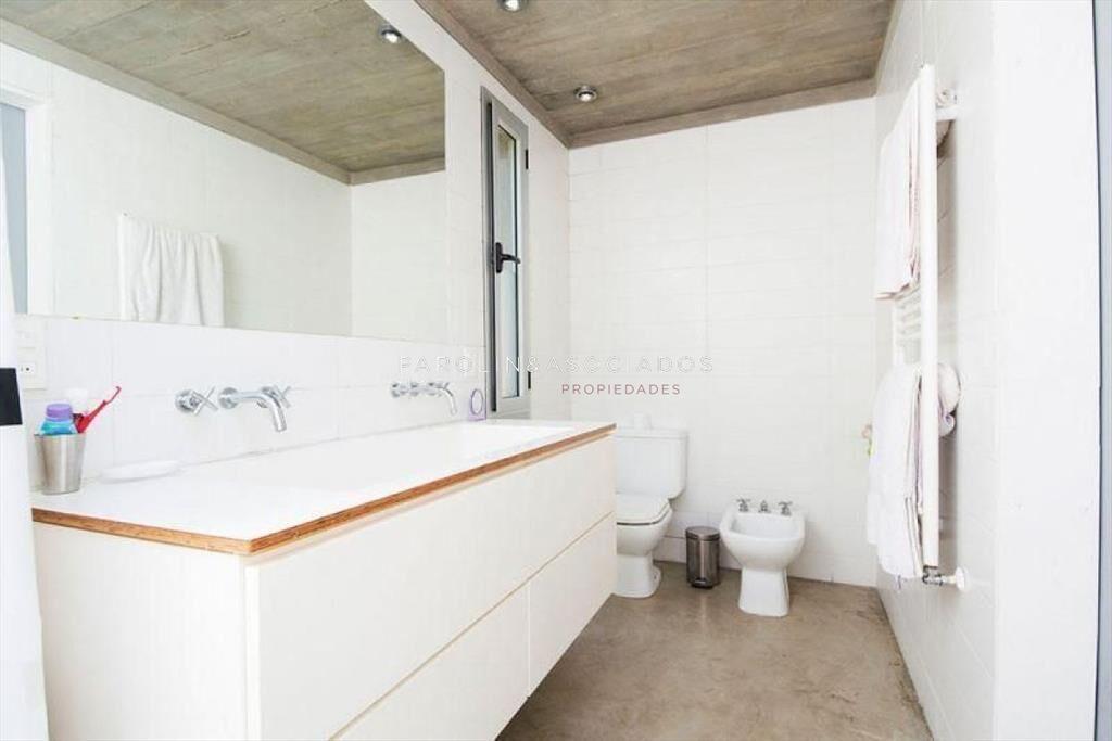 Casa en venta de 5 dormitorios en barrio privado,