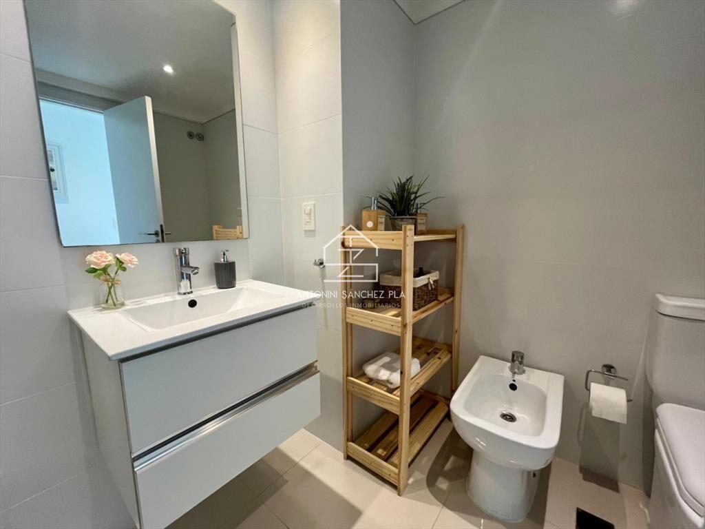VENTA APARTAMENTO 2 DORMITORIOS Y SERVICIO PUNTA