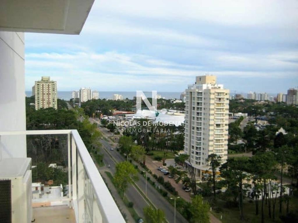 Departamento en piso alto, a la venta, en Punta