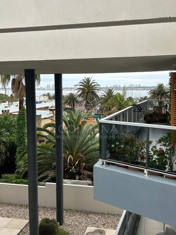 Apartamento con vista al puerto