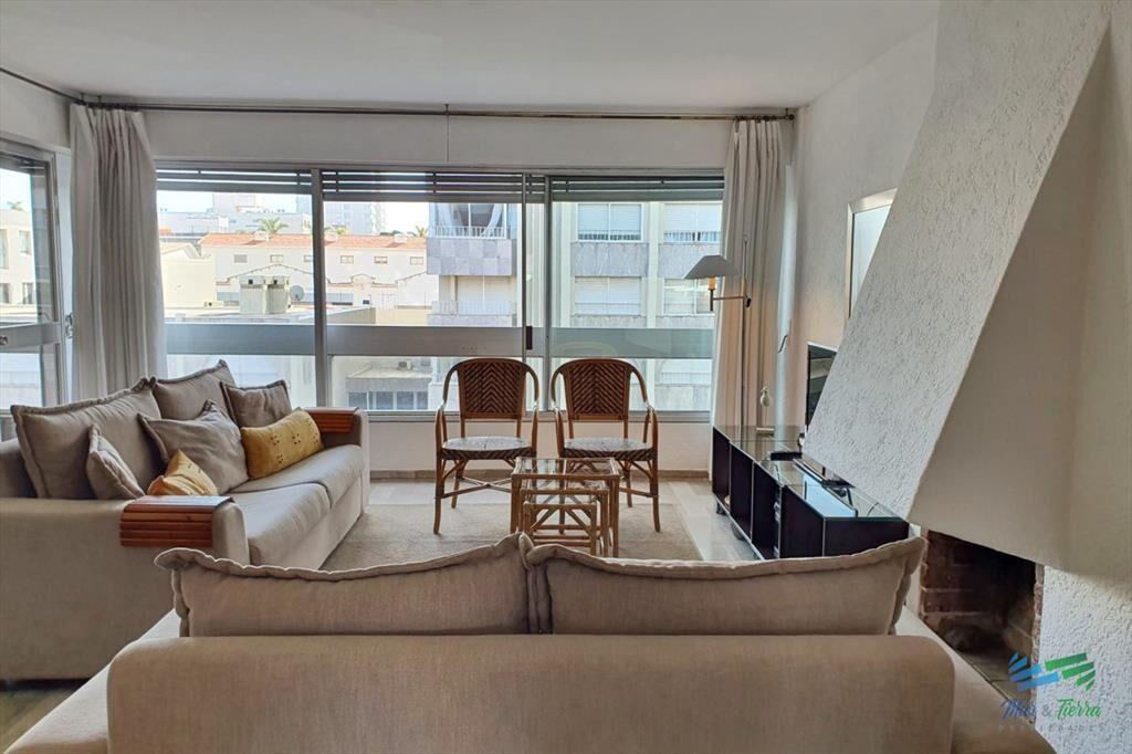 En venta apartamento 3 dormitorios con parrillero propio y