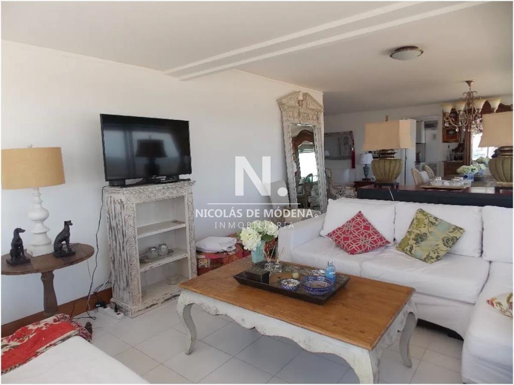 Departamento frente a Playa Brava de 3 dorm + en