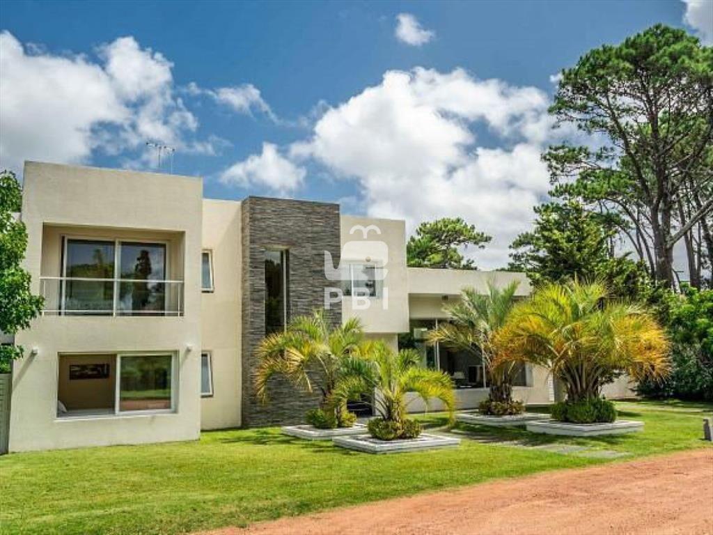 Casa en venta 4 DORMITORIOS - Ref : PBI12057