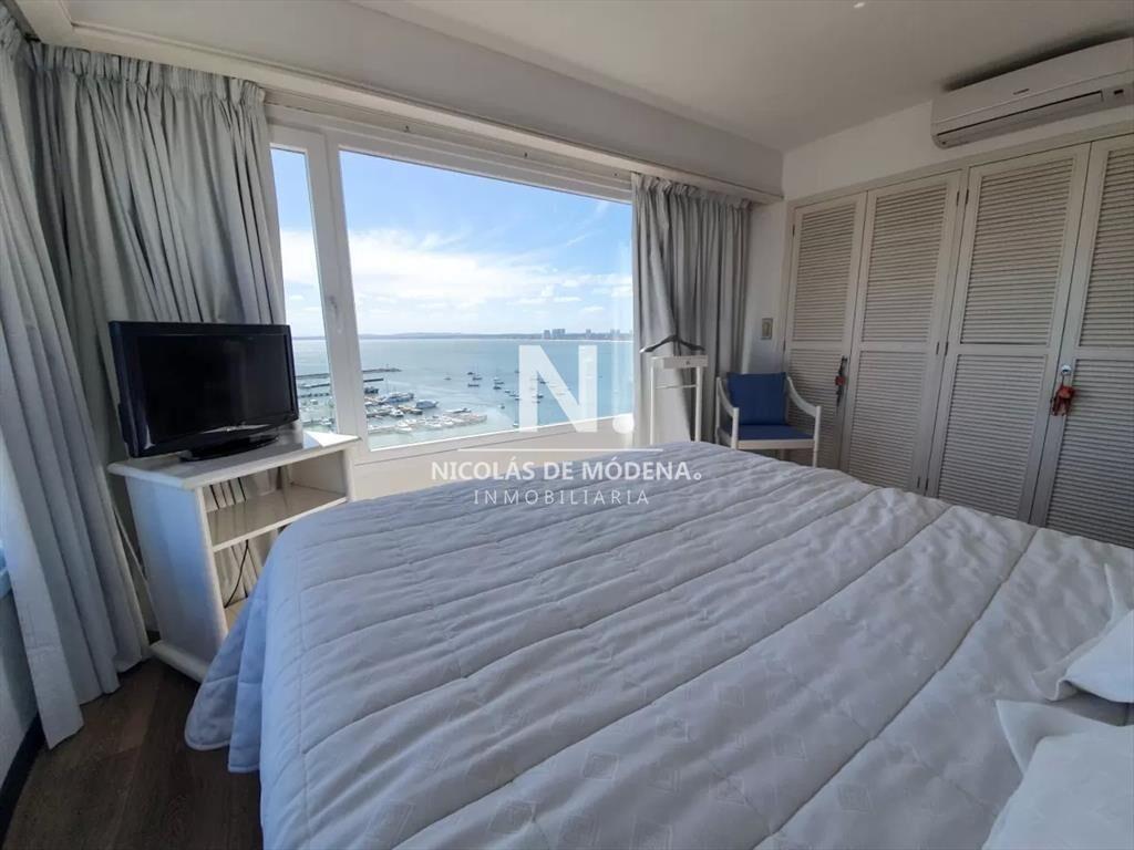 Departamento de 3 dormitorios + dep. en venta en