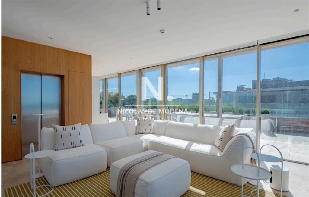 Venta de apartamento de 683m2, 4 dormitorios en