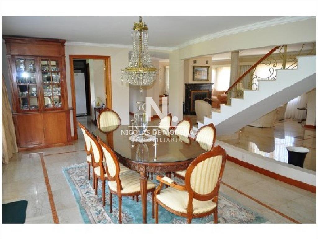 Casa en Mansa a metros del mar de 5 dormitorios en venta.