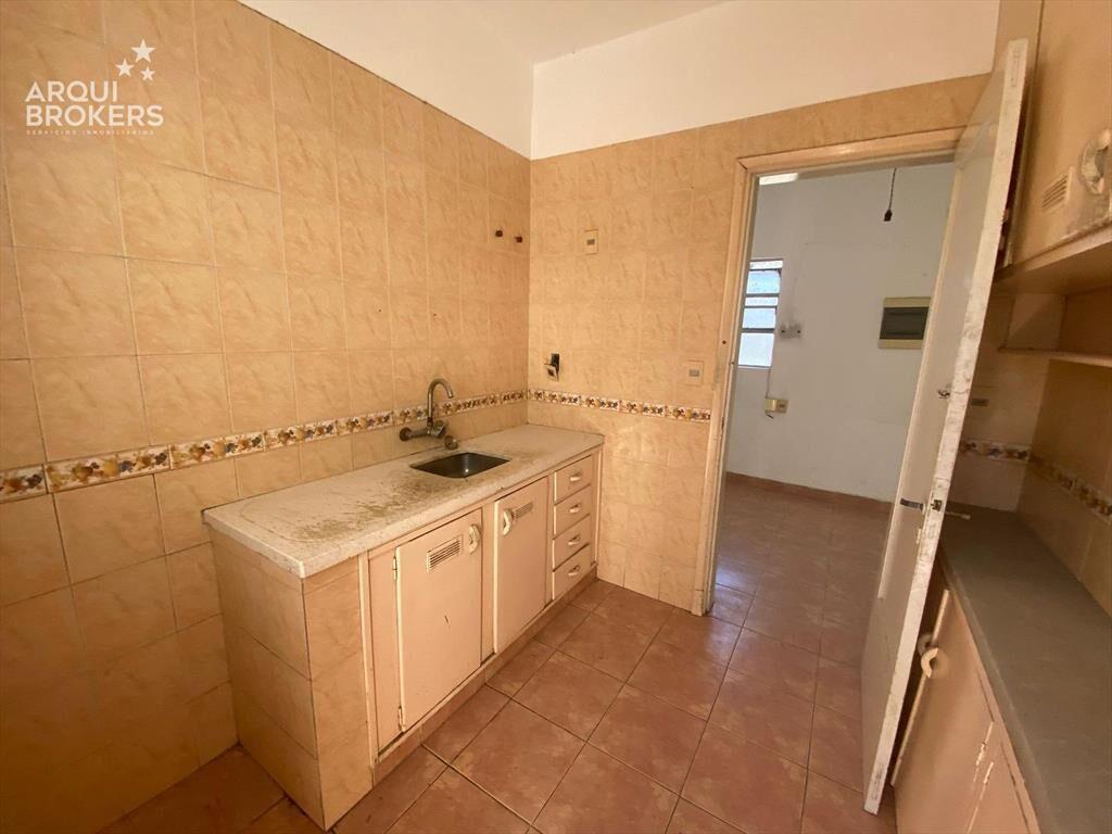 Apartamento de tres dormitorios en venta con renta en Tres