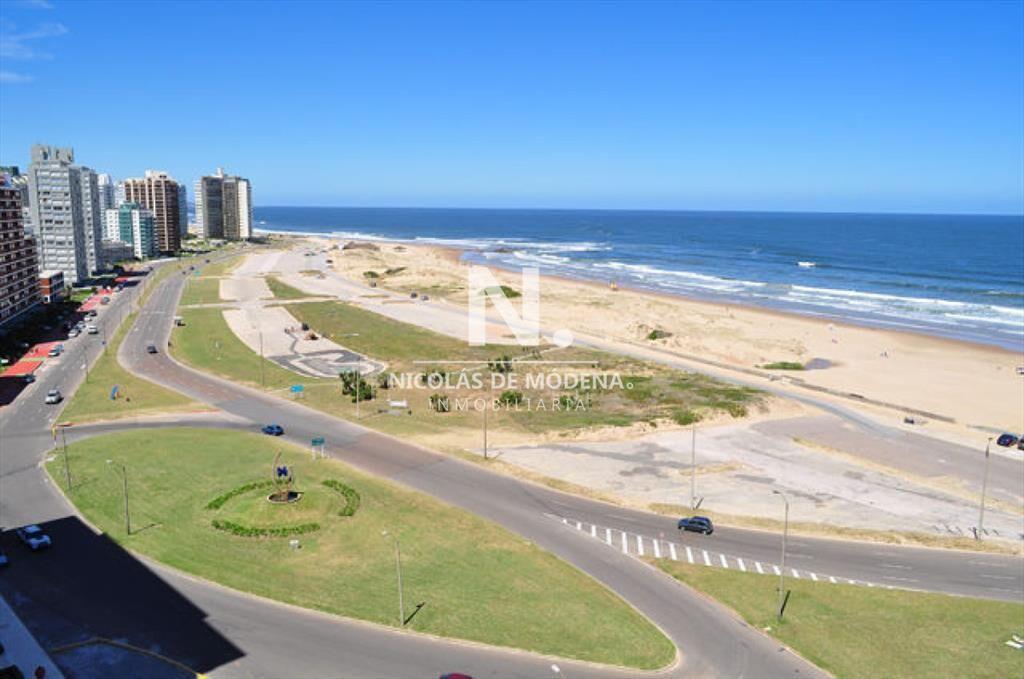 Vende apartamento en Torre Imperiale, Punta del Este