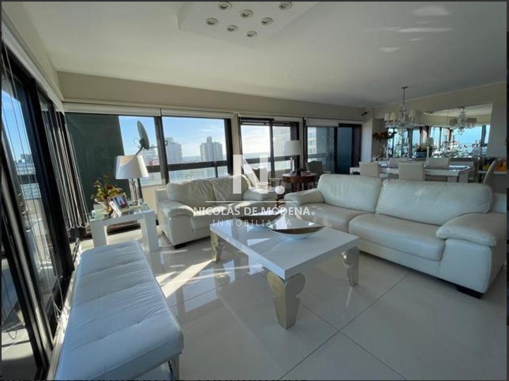Vende apartamento en Península - Punta del Este de 5 dormi