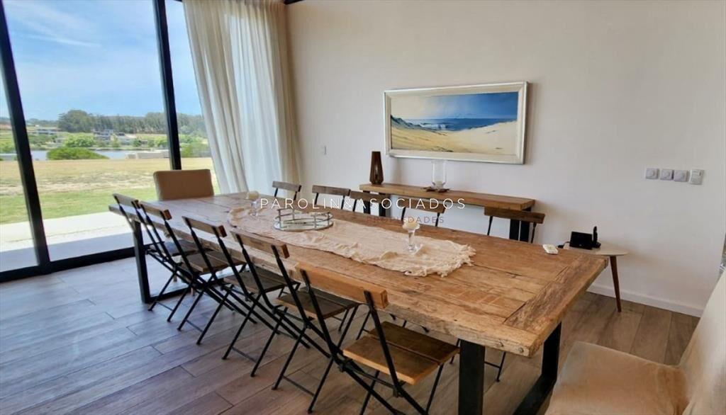 Casa en Venta de 4 Dormitorios en Pueblo Mio,