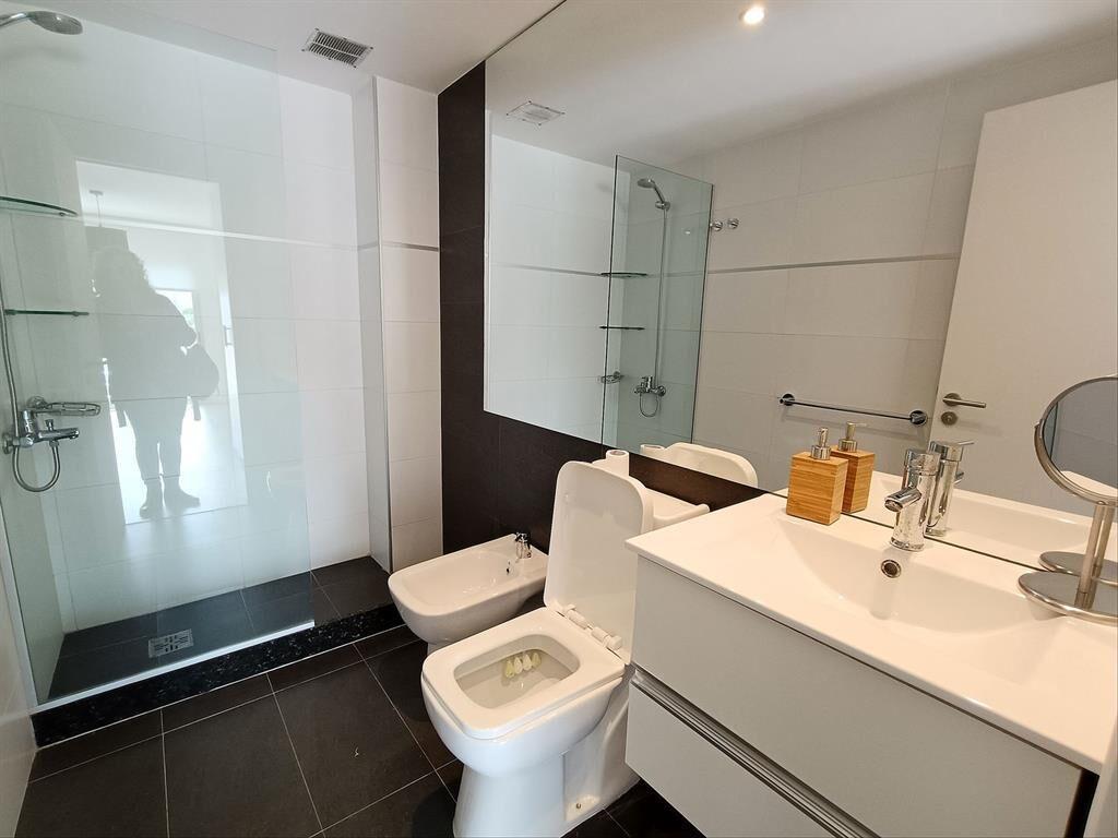 Venta Apartamento con Renta Pocitos 2 Dormitorios 2 Baños O