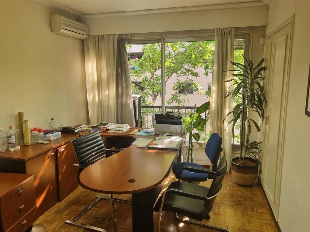 Oficina -Río Branco y Mercedes, 205 m2, reciclada y equipad