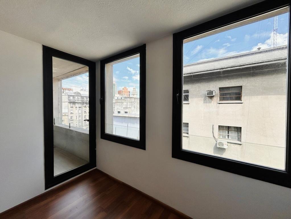 Venta apartamento 4 dormitorios en Ciudad Vieja con renta
