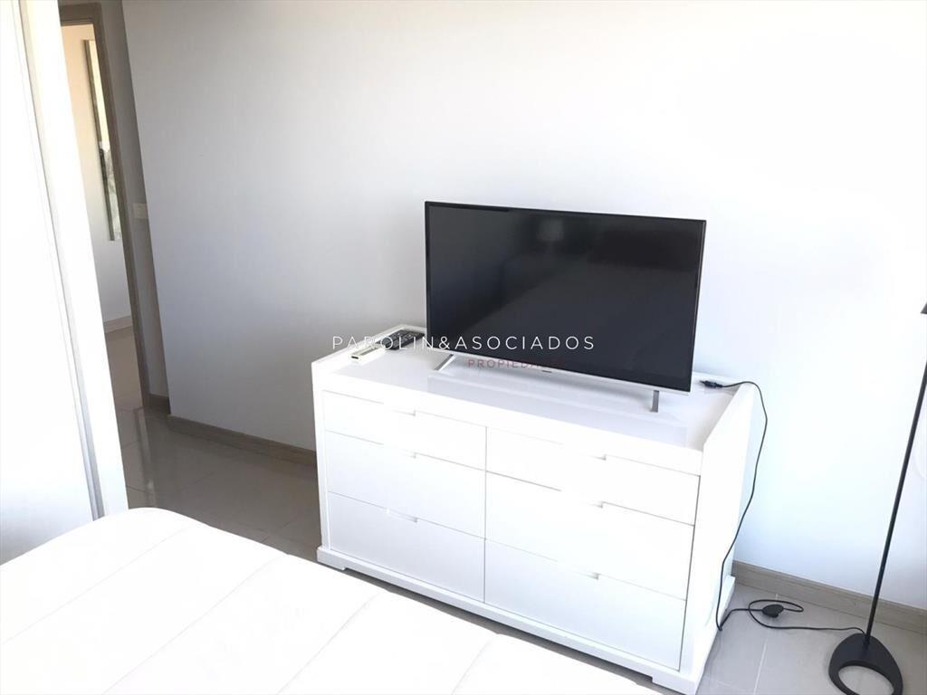 Apartamento de 2 suites en venta en edificio Onix, Punta de