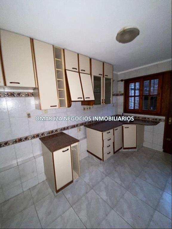 VENTA CASA LA COMERCIAL, 3 DORMITORIOS, JARDIN, 2 BAÑOS, PA