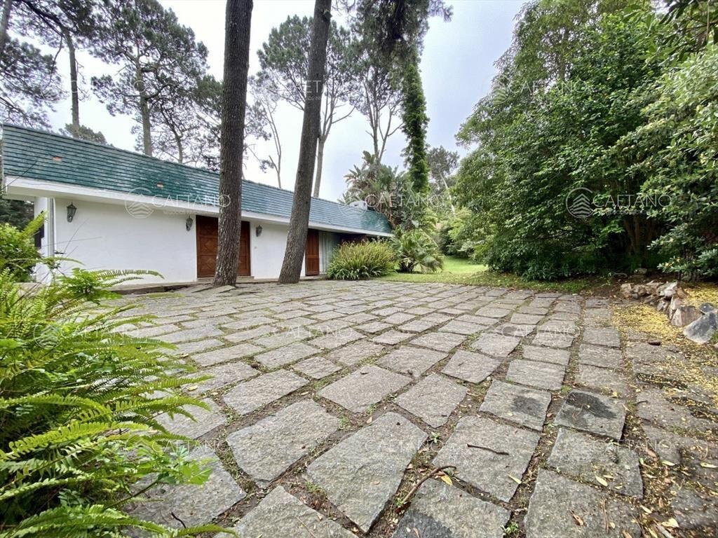 Alquiler casa con terreno de 6600m2 por Pedragosa Sierra, P