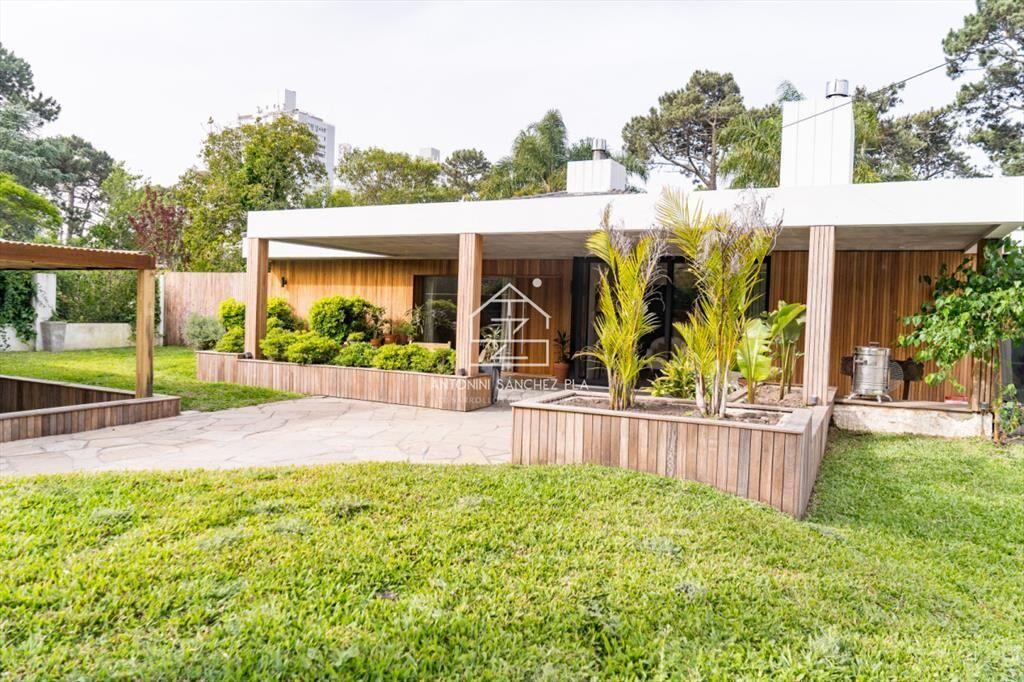 Venta Casa 4 dormitorios mas dependencia Punta