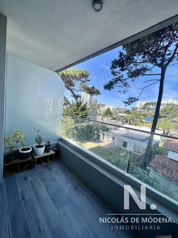 apartamento moderno de 1 dormit. y medio en view, Punta del