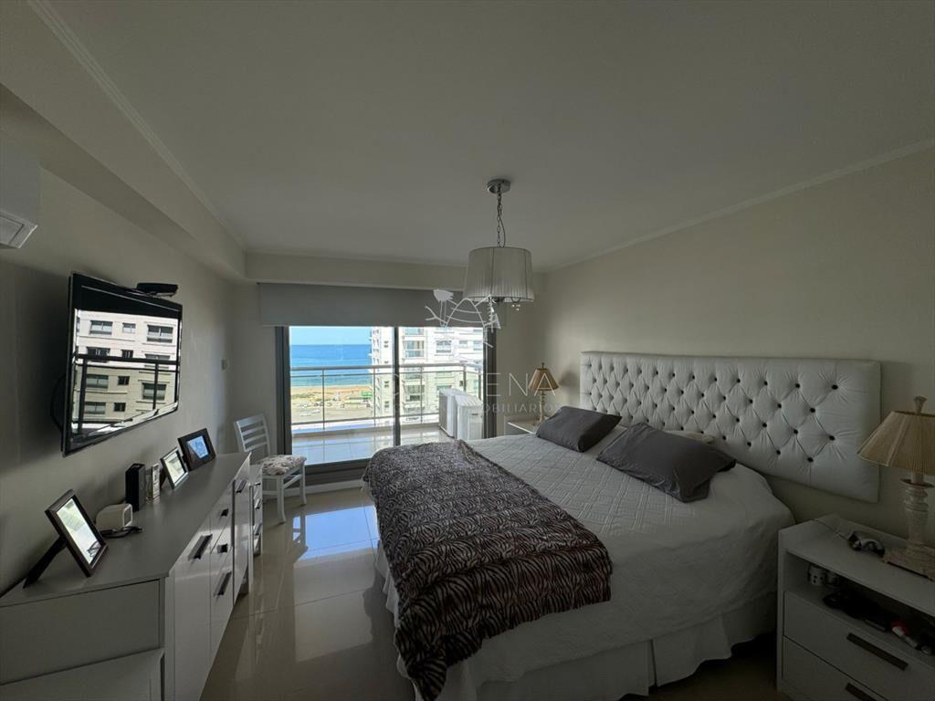 Apartamento en Brava, 3 dormitorios *