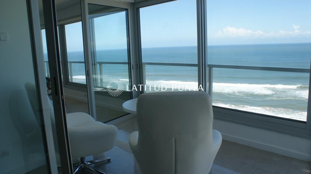 Piso alto en Le Parc, 3 suites más dependencia