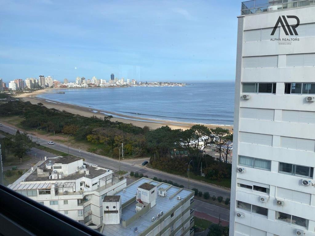 Apartamento en venta c/ cochera en Playa Mansa
