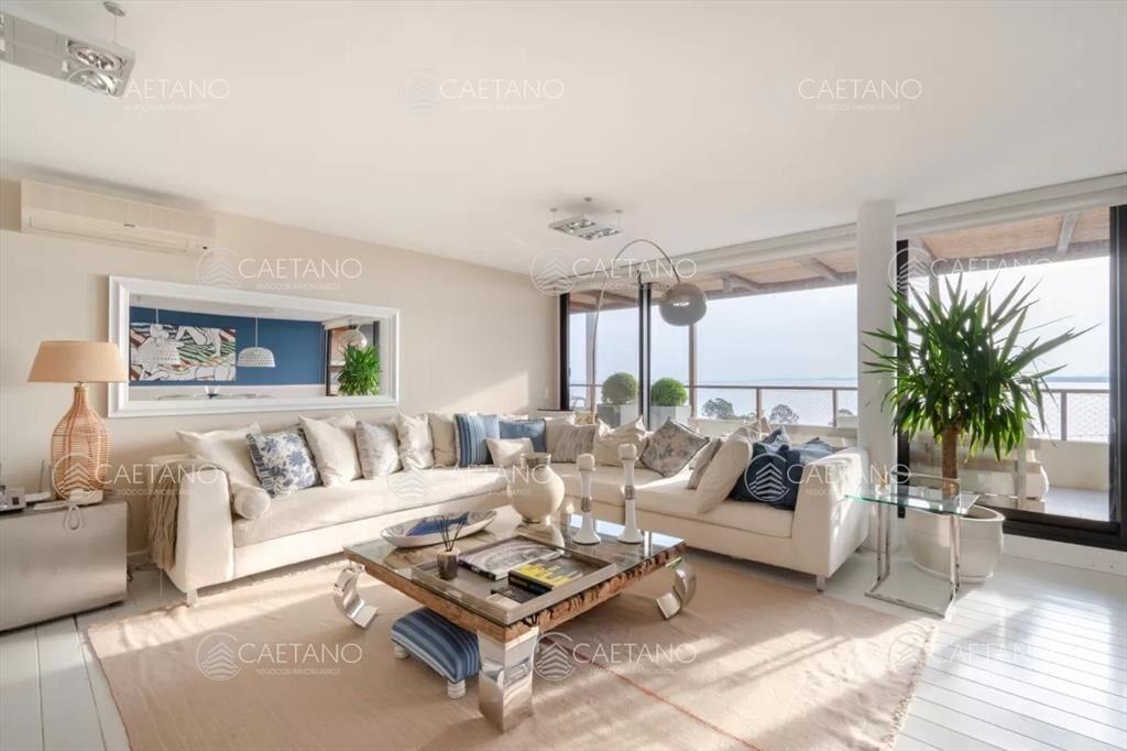 Venta apartamento 3 dormitorios más dependencia