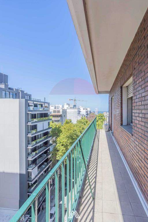 VENTA CENTRO 4 DORMITORIOS CON BALCON