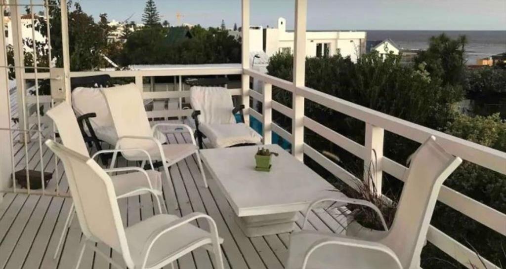 CASA EN VENTA DE 4 DORMITORIOS EN LA BARRA