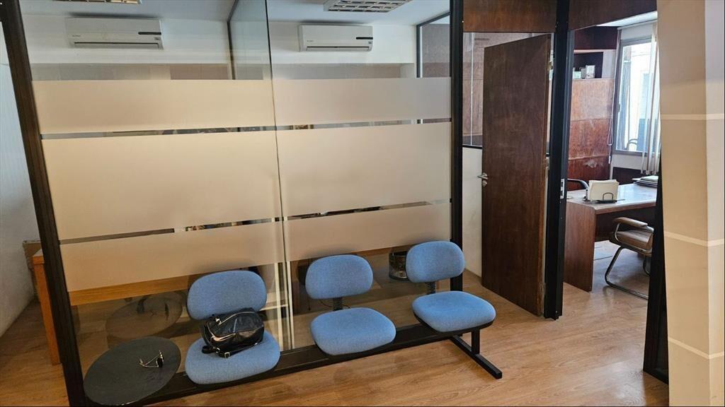 VENTA Oficina Ciudad Vieja 2 Baños