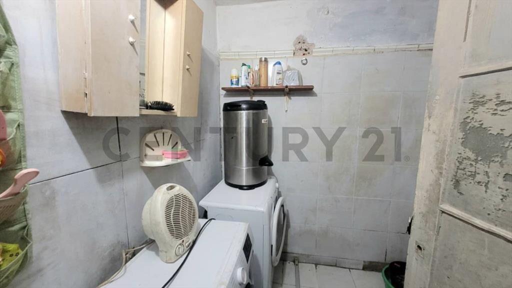 VENTA CASA 2 dormitorios a RECICLAR barrio Goes