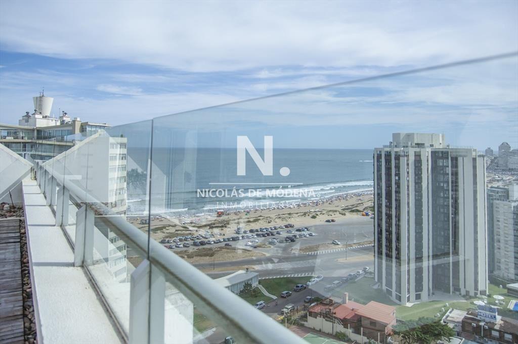 Espectacular Penthouse en venta a pasos del mar.